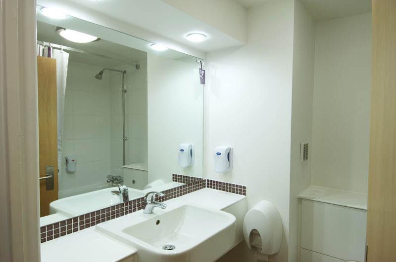 Premier Inn Premier Inn Wirral Greasby 外观 照片