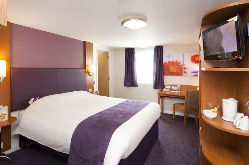 Premier Inn Premier Inn Wirral Greasby 外观 照片